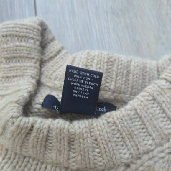 Abercrombie & Fitch  snowflake fair isle sweater beige cream tight fit like a sm - Picture 12 of 14